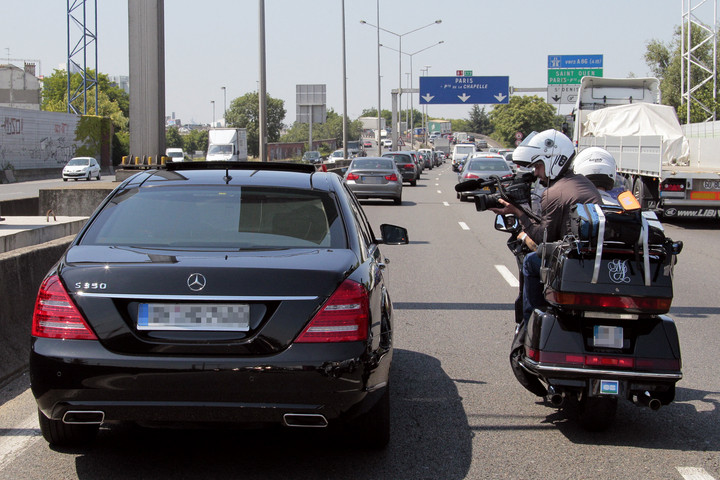 Fotó: AFP/Jacques Demarthon Csak a motoros reflexein múlt, hogy még él + VIDEÓ