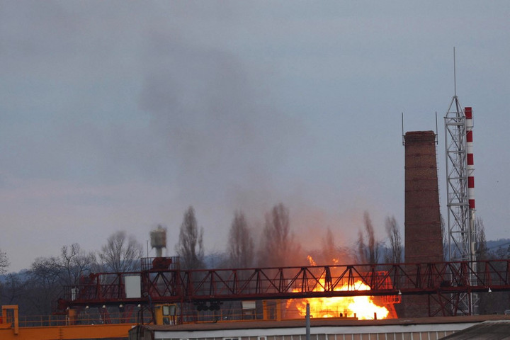 Fotó: AFP/Anadolu Agency/Emil Leegunov Sérültek maradtak az ukrán ágyútűz nyomában