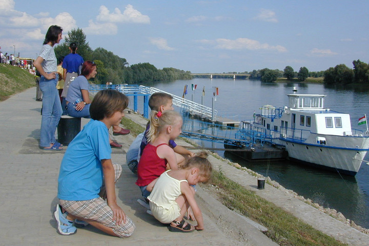 Személyforgalmi kikötő épül a Dunán