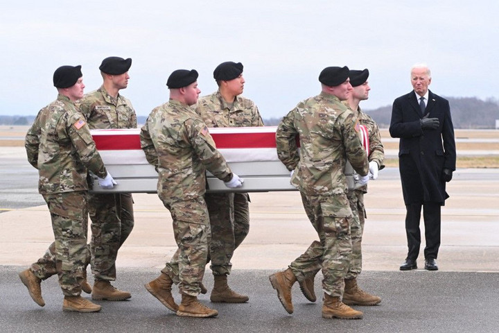 Fotó: AFP/Roberto Schmidt Hazaszállították a Jordániában elhunyt amerikai katonákat