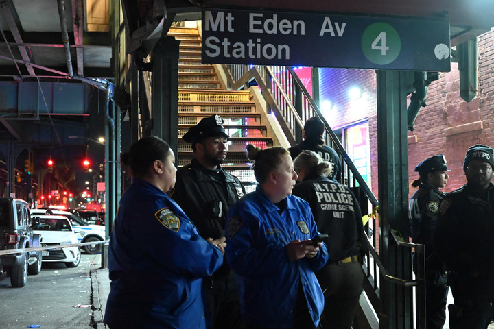 Fotó: Northfoto Lövöldöztek a New York-i metróban