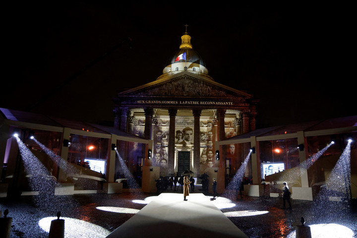 Fotó: AFP/Pool/Ludovic Marin Először temettek újra külföldieket, köztük magyarokat a párizsi Panthéonban