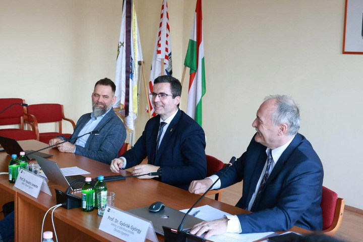 Fotó: Facebook/Prof. Dr. Kovács Levente Kovács Leventét választották az Óbudai Egyetem rektorává