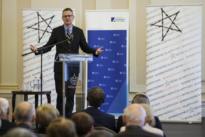Rétvári Bence: Meg kell védeni a békét Magyarországon