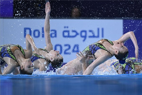 Vizes vb: A magyar szinkronúszó csapat 14. az akrobatikus kűrben