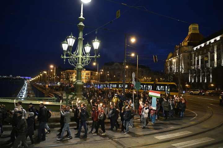 Fotó: MTI/Koszticsák Szilárd A gyermekek védelméért tüntettek Budapesten