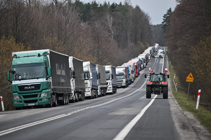 A gazdatüntetés miatt a határon kialakult helyzetet vitatta meg az ukrán és a lengyel kormányfő