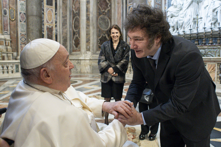 Fotó: AFP/Vatican Media/Handout Ferenc pápa a Vatikánban köszöntötte az argentin elnököt