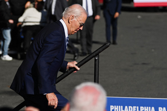A Daily Mail kiderítette, miért „horpadt” Biden arca