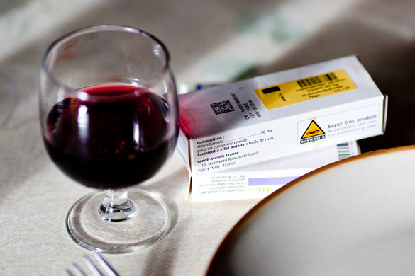 Miért veszélyes az alkoholt keverni bizonyos gyógyszerekkel?