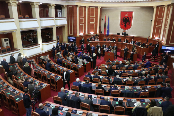 Az albán parlament jóváhagyta: az olaszok migránstáborokat nyithatnak Albániában