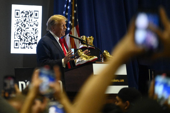 Saját cipőmárkával rukkolt elő Trump