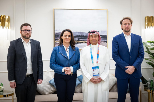Novák Katalin a World Aquatics elnökével, valamint a dohai vizes világbajnokság magyar sportolóival találkozott