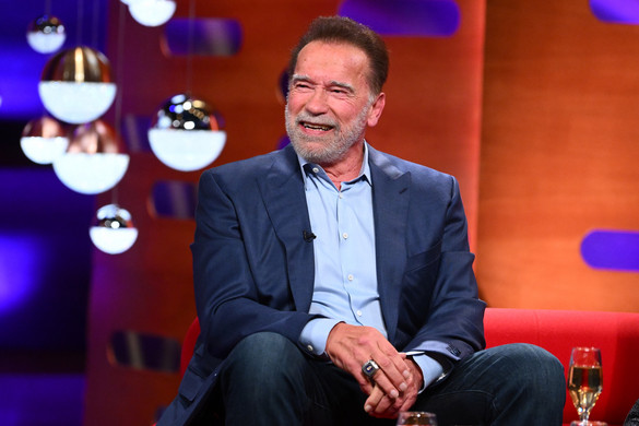 Arnold Schwarzenegger ugyanazzal eteti az unokáit, mint a kutyáit