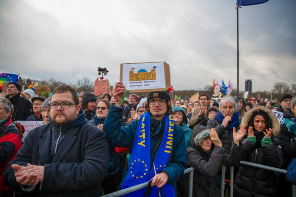 Mintegy 150 ezren tüntettek Németországban az AfD ellen
