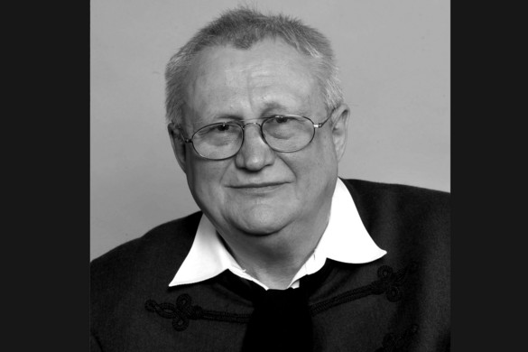 Meghalt Czakó Gábor