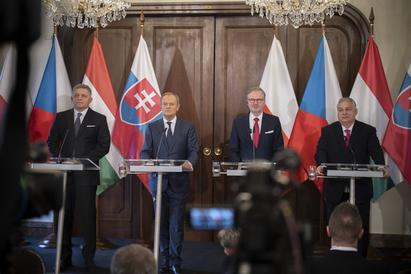 Temetni mentek Prágába, de végül mégis csak feltámadt a V4