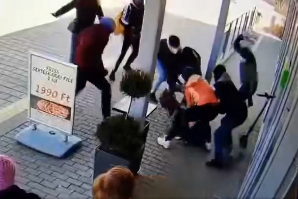 Tüntetés a római magyar nagykövetségnél