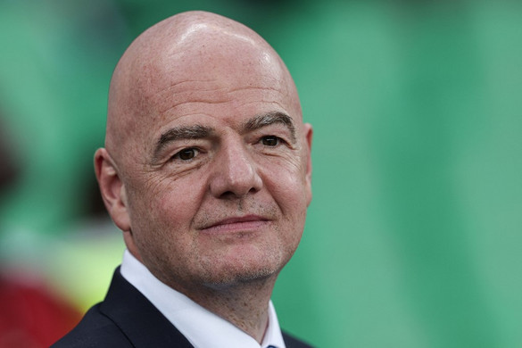Infantino algoritmust vezetne be az átigazolási értékek meghatározására