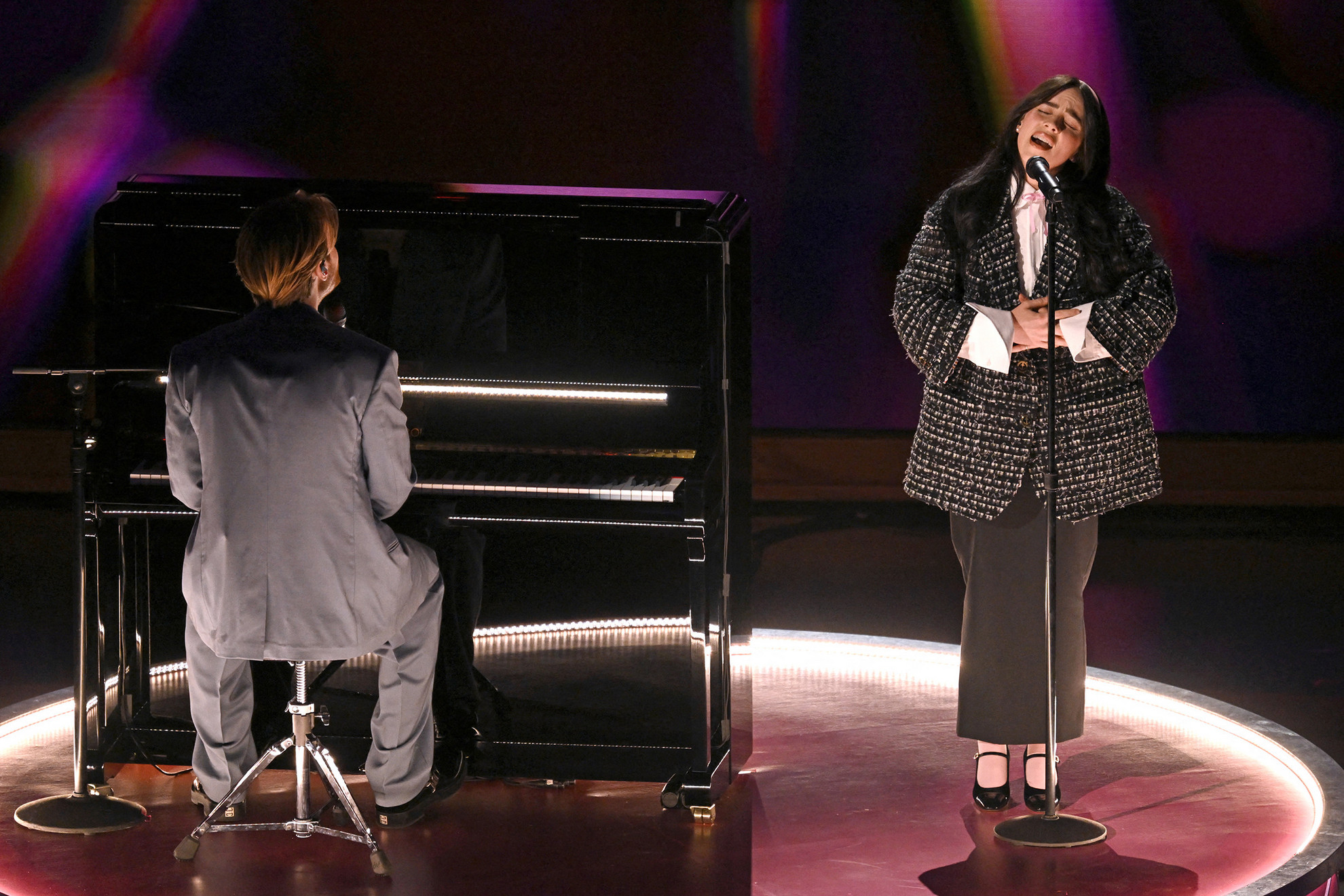 Billie Eilish és Finneas O'Connell a színpadon a 96. éves Oscar-díjátadón a Dolby Színházban, Hollywoodban, Kaliforniában 2024. március 10-én