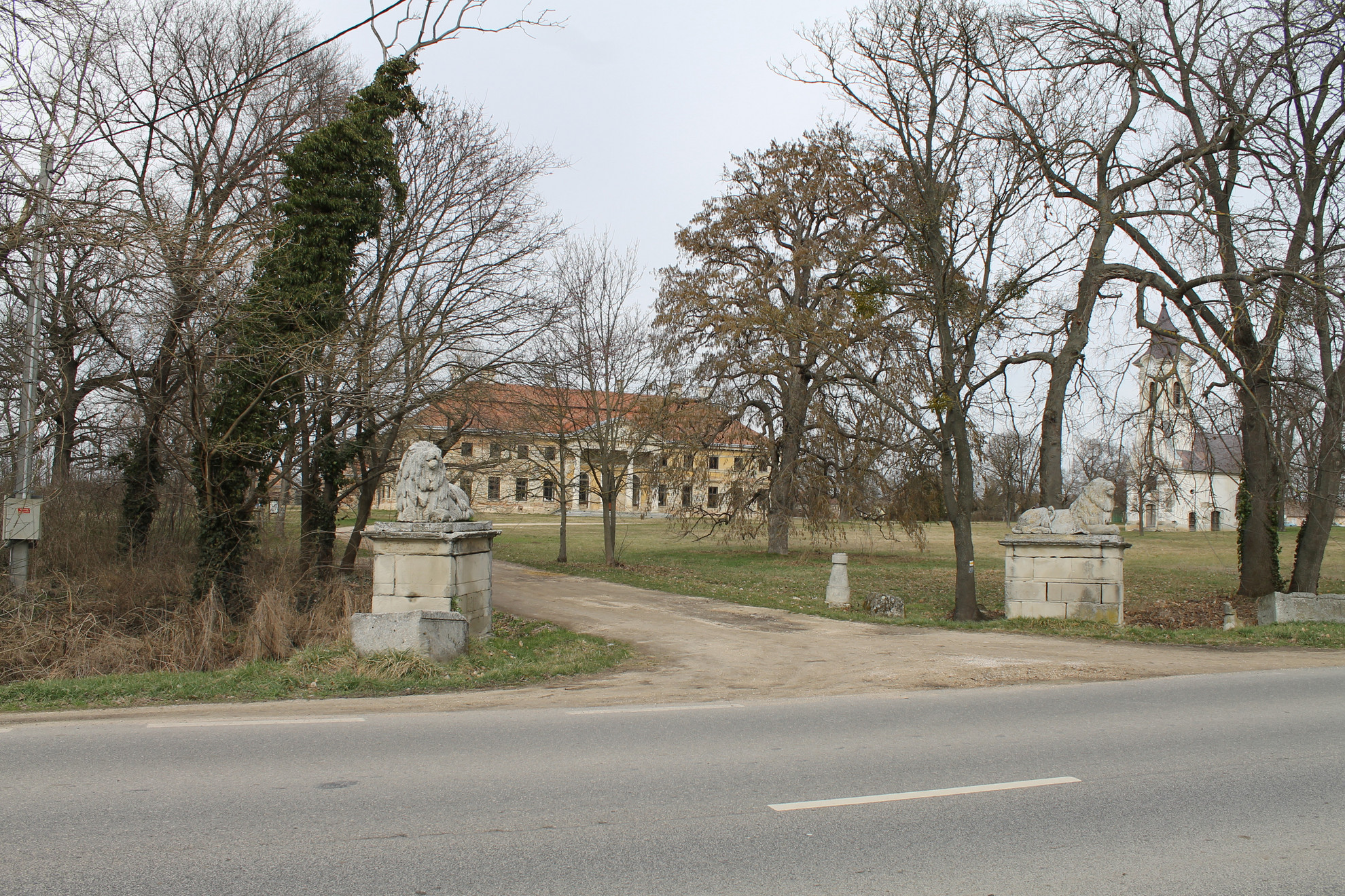 A bejáratot őrző oroszlánok