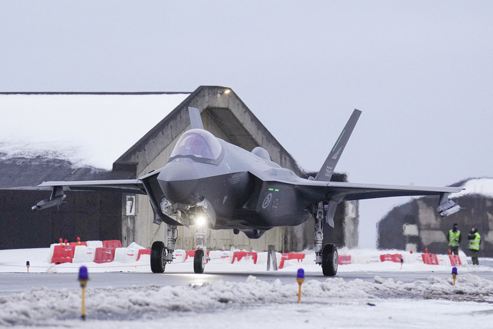 Félelmetes fegyverarzenál érkezik Lengyelországba