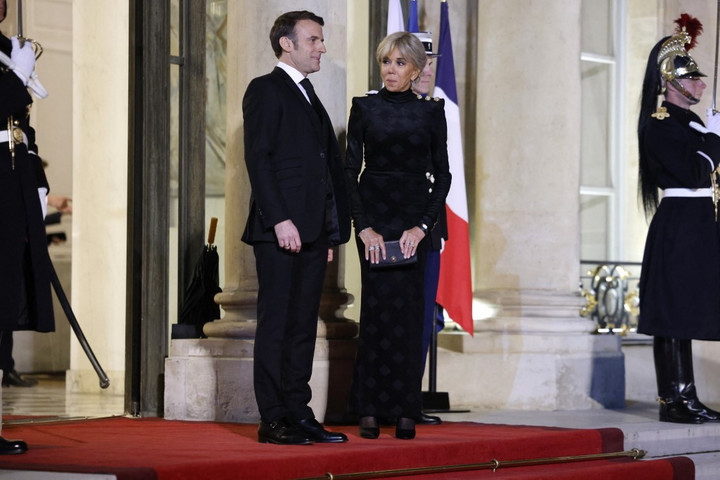 Fotó: AFP/Ludovic Marin Macron tagadja, hogy a felesége transznemű lenne