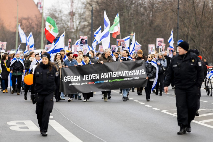 Fotó: dpa Picture-Alliance via AFP/Christoph Soeder Több százan tüntettek az antiszemitizmus ellen Berlinben