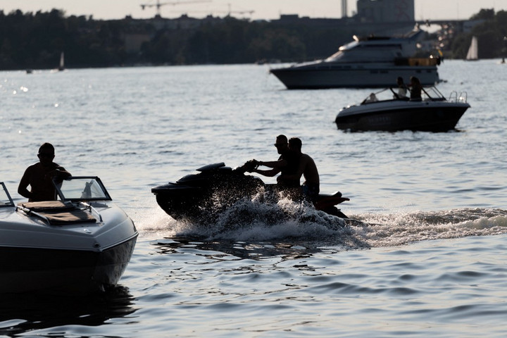 Fotó: TT News Agency via AFP/Stina Stjernkvist Ezzel a svéd segítséggel kint lesznek a vízből az ukránok