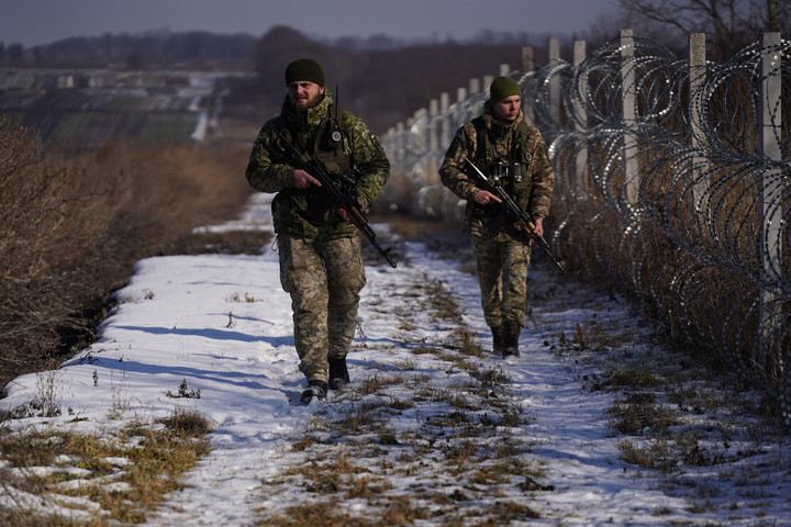 Az ukr n fegyveres er k elrejtik katon ik holttest t hogy