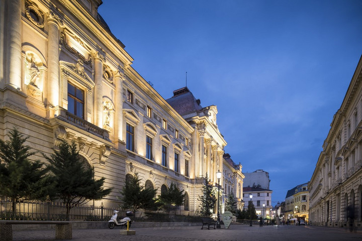 Bukarest sír, pedig ő is ezt teszi ma Moszkvával