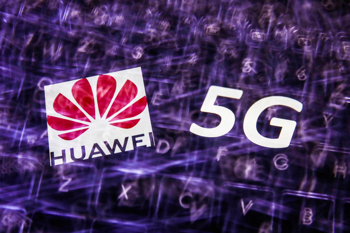 Fotó: NurPhoto via AFP/Jakub Porzycki Románia kizárta a Huaweit az 5G távközlési hálózatok kiépítéséből