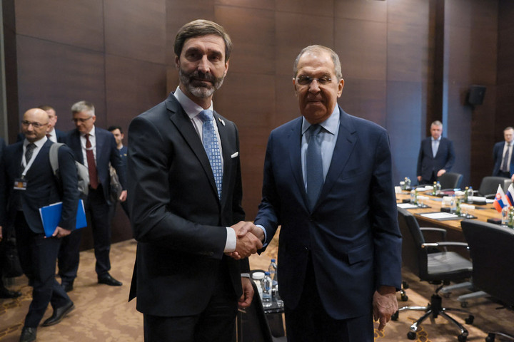 Fotó: Facebook/Russian Foreign Ministry - МИД России Vissza a normalitáshoz: kezet fogott Pozsony és Moszkva