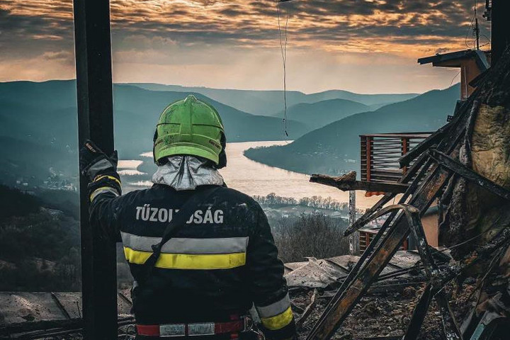 Fotó: Facebook/Hotel Silvanus**** Visegrád Pokoli percekről számoltak be a lángoló visegrádi hotel vendégei