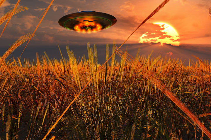 Fotó: Northfoto/71096_rf_28_UFO_CropCircle_201a1H Egy nyugalmazott amerikai admirális azt mondta, hogy idegenek látogatják a Földet