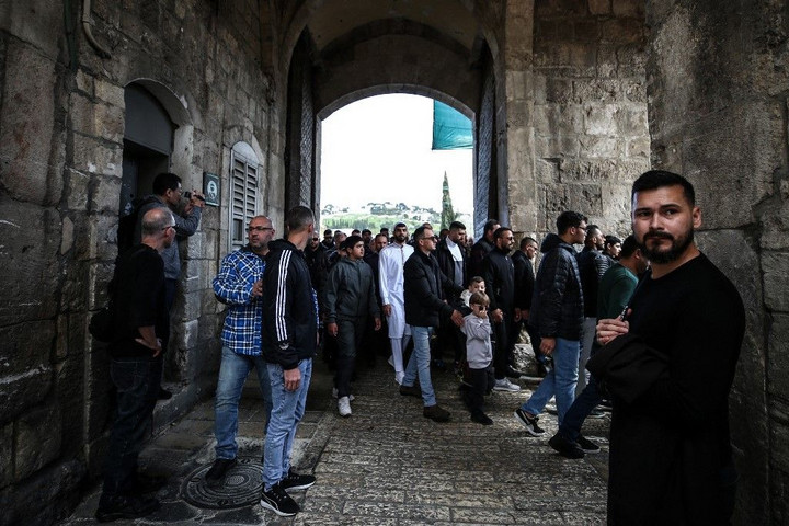 Izraelben békésen véget ért a ramadán első pénteki imája