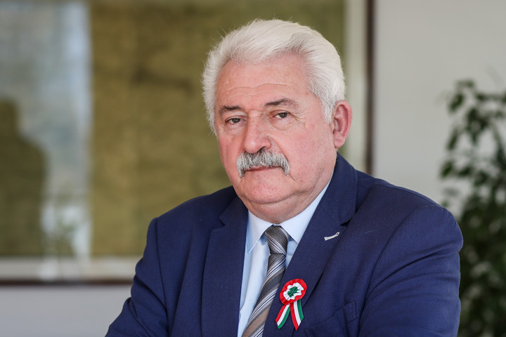 Fotó: MH-archív/Bodnár Patrícia Fónagy János március 15. alkalmából adott át állami kitüntetéseket