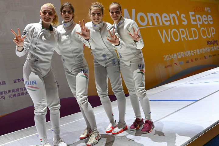 Fotó: Facebook/Hungarian Fencing Federation / Magyar Vívó Szövetség Vívó világkupa: bronzérmes a magyar csapat női párbajtőrben