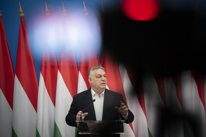 Fotó: MTI/Miniszterelnöki Sajtóiroda/Benko Vivien Cher Orbán Viktor a Magyar Nemzeti Múzeumnál mond ünnepi beszédet