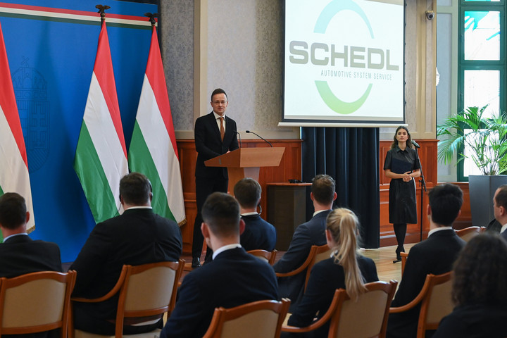 Fotó: MTI/Máthé Zoltán Szijjártó Péter: A Schedl 40 milliárd forintos beruházása nyomán 160 új munkahely jön létre Debrecenben és Kecskeméten