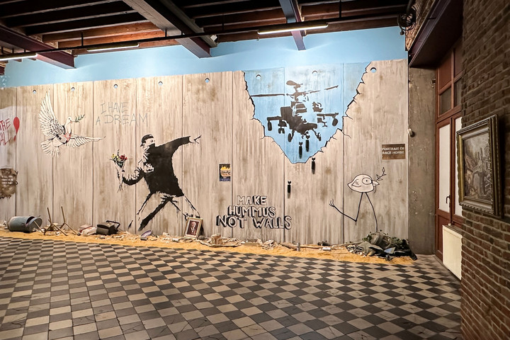 Budapestre érkezik a világhírű Banksy-kiállítás