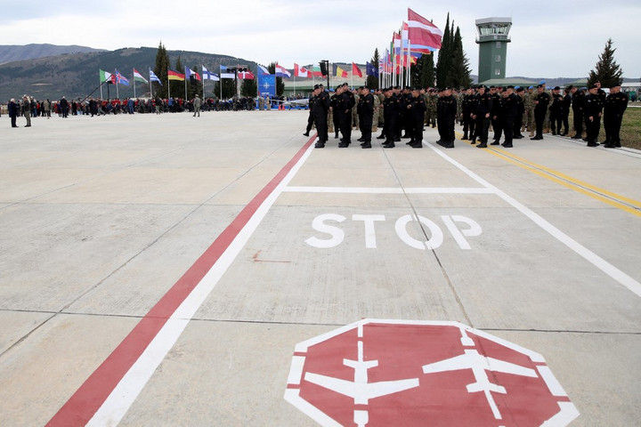 Albánia a NATO regionális műveleti bázisává alakított egy szovjet segítséggel épült katonai repülőteret