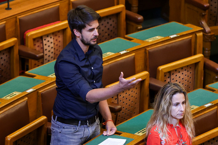 Belső feszültség a Momentumban