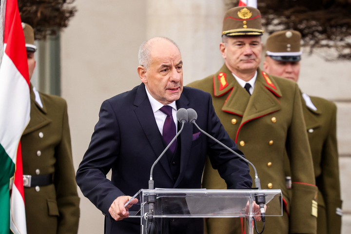 „Elnökként a magyar emberek méltóságának védelmezője kívánok lenni” + GALÉRIA