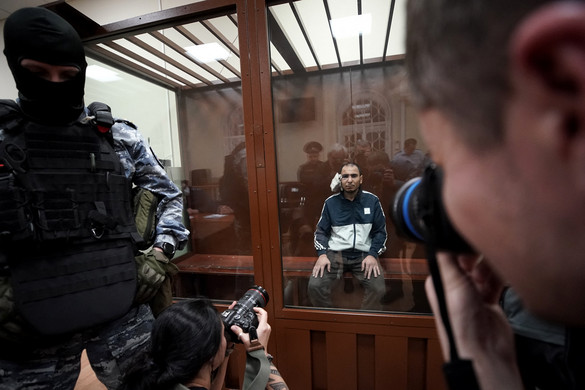 Felvételek: bíróságon a moszkvai terrortámadás vádlottjai