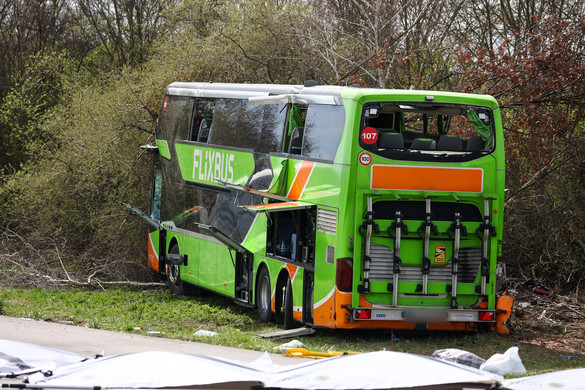 Német autópályán balesetezett egy busz, halálos áldozatok is vannak