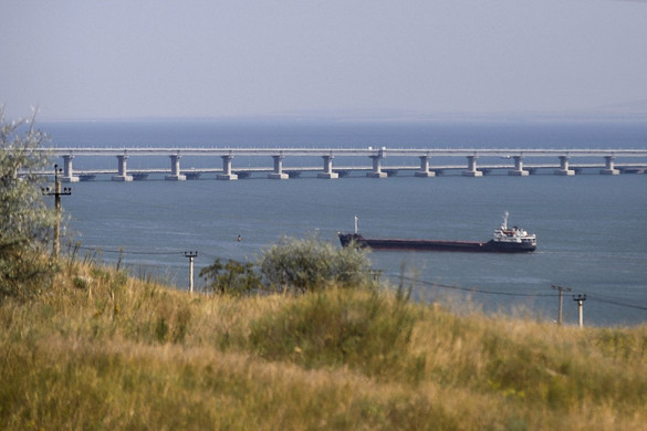 Megsemmisítettek egy orosz hadihajót a Krím partján