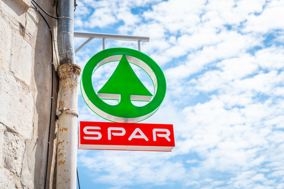 Nem ússza meg a SPAR: a kormány bíróság elé viheti a boltláncot