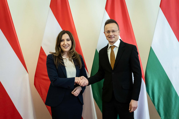 Szijjártó: A magyar kormány együtt küzd az osztrák jobboldallal a valódi európai demokráciáért + VIDEÓ
