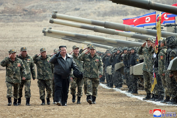 Kim Dzsongun maga is kipróbálta Észak-Korea új fejlesztésű harckocsiját